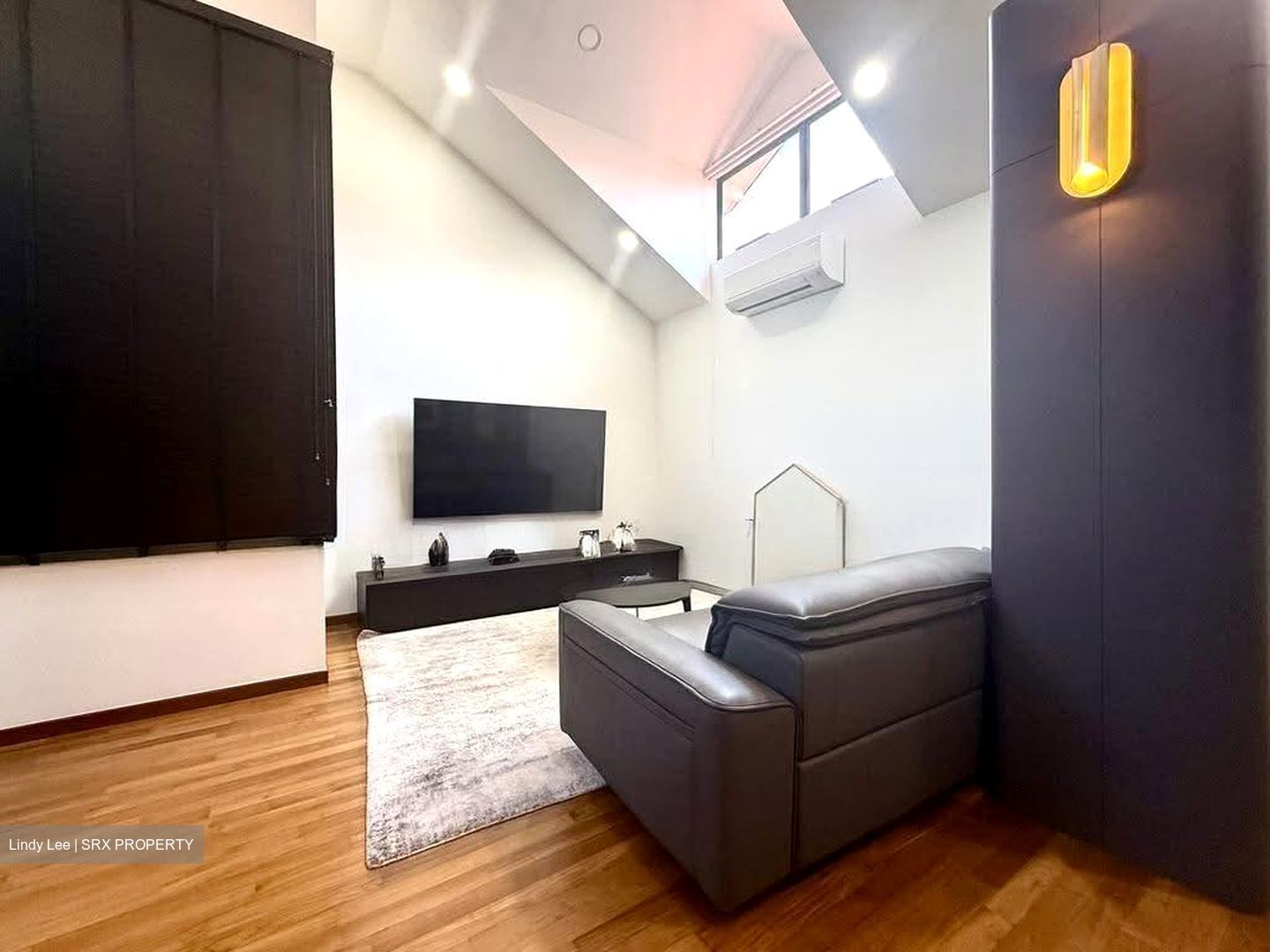 Hillcrest Park (D11), Terrace #610594501